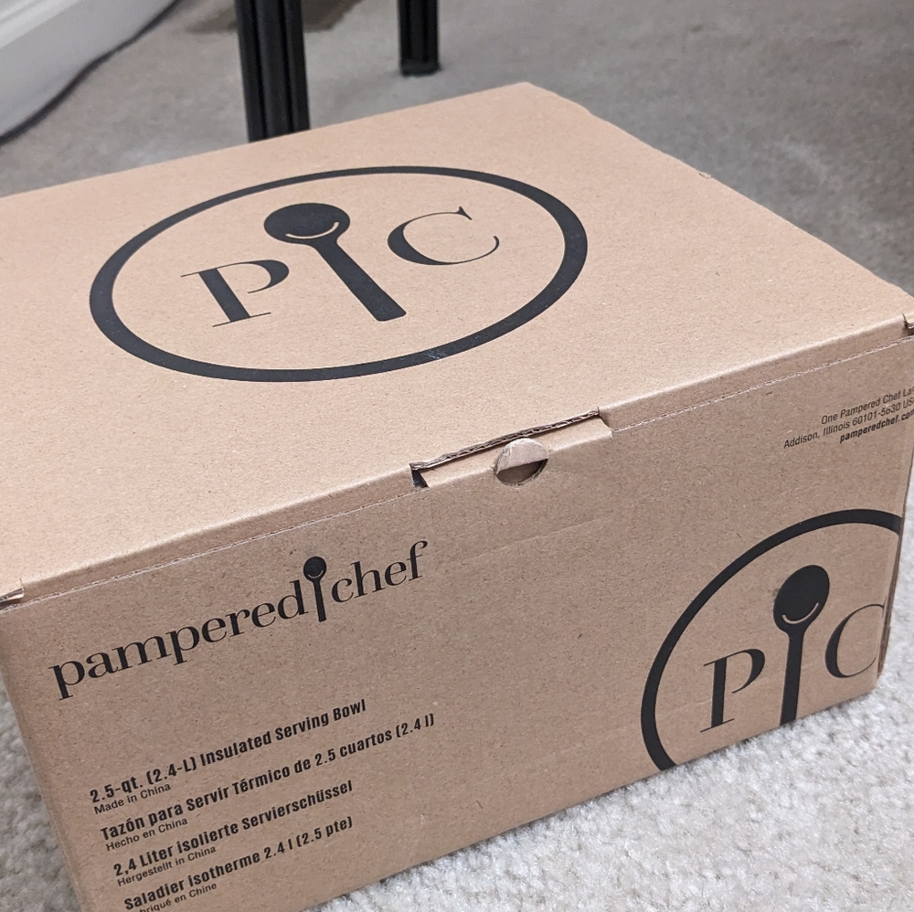 ALEXA --- Pampered Chef Insulated Serving Bowl Set NIB